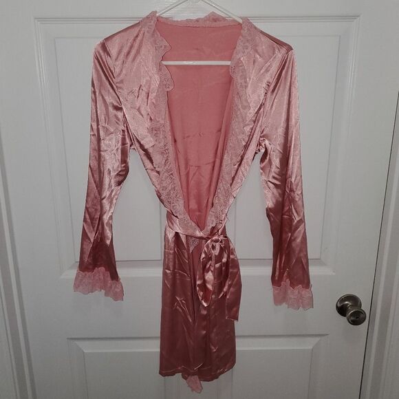 PINK POLYESTER SHORT LINGERIE ROBE WITH LACE DETAIL AND BELT SIZE SMALL - Picture 1 of 3